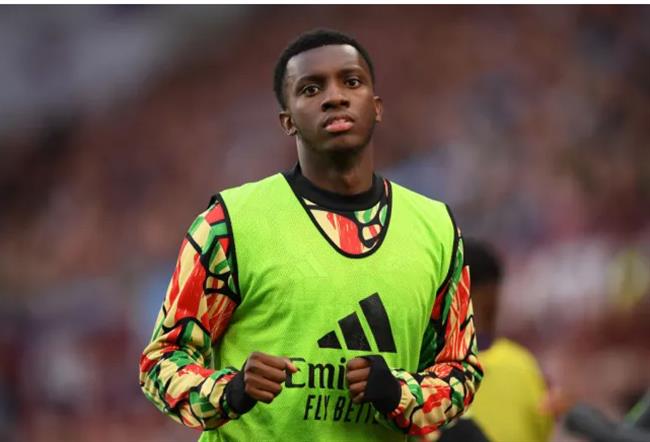 Eddie Nketiah sap chuyen toi Crystal Palace